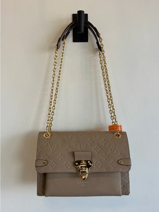 Designer-Style Taupe Leather Shoulder Bag with Gold Chain - Picture 2 of 10